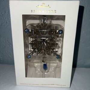 Hallmark Signature Christmas Ornament 2021 Snowflake with Blue‎ Rhinestones
